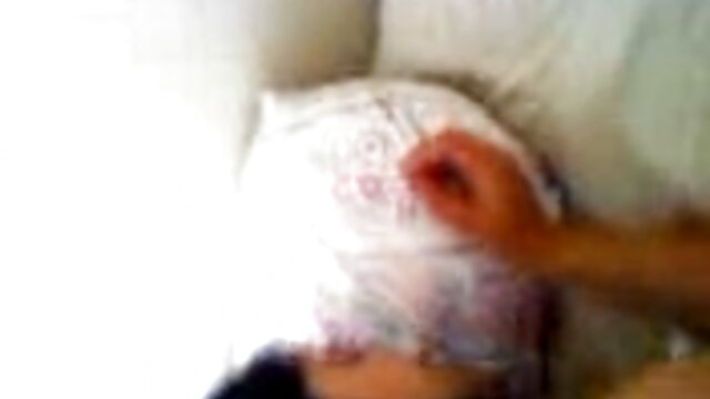 कपाल टाउको भएको ग्राहकले टी-वेश्या मोर्गन बेलीको गुदा प्वाल र गहिरो गलाको मजा लिन्छ