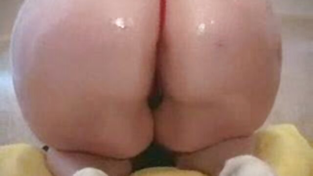 यो बस्टी स्लटसँग केहि छ जुन धेरै वेश्याहरू सुसज्जित छैनन्
