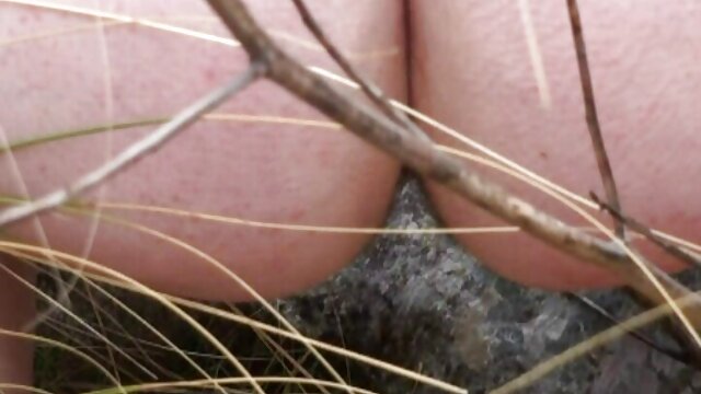 आनन्दित ठूलो स्तन जापानी गाल मिकु कोहिनाता थ्रीसममा बाँधिएको छ